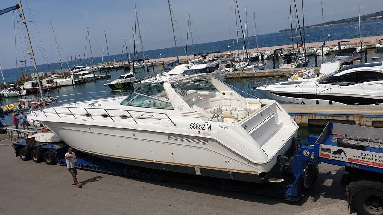 Transport of the Sea Ray 500 yacht