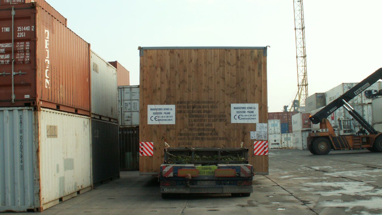 Low loader transport