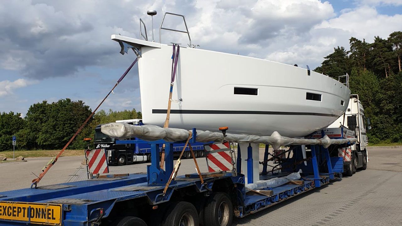 Transport of the Dufour 390 GL yacht 08