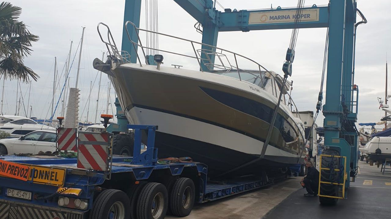 Transport of the Galeon 445 HTS boat 04
