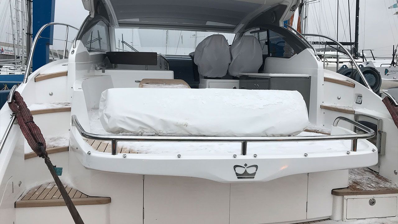 Transport of the Princess V40 yacht 03