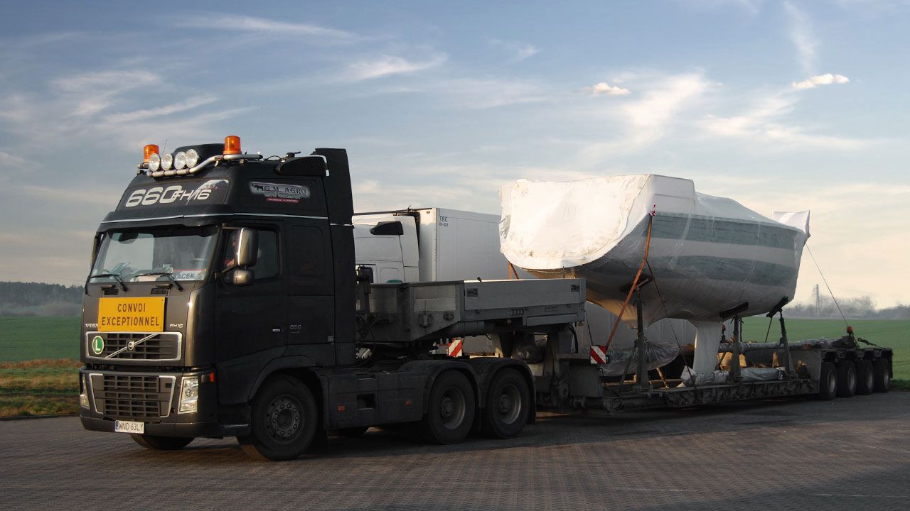 Sailing yacht transport