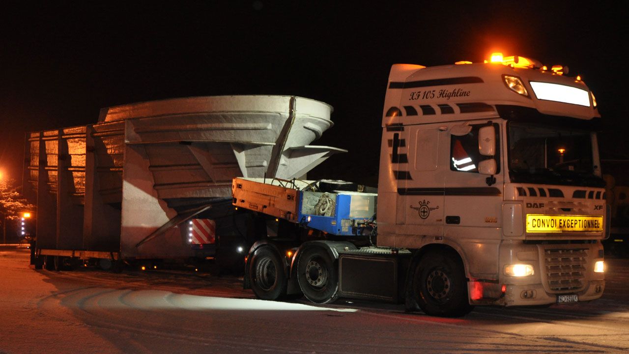 Yacht form transport