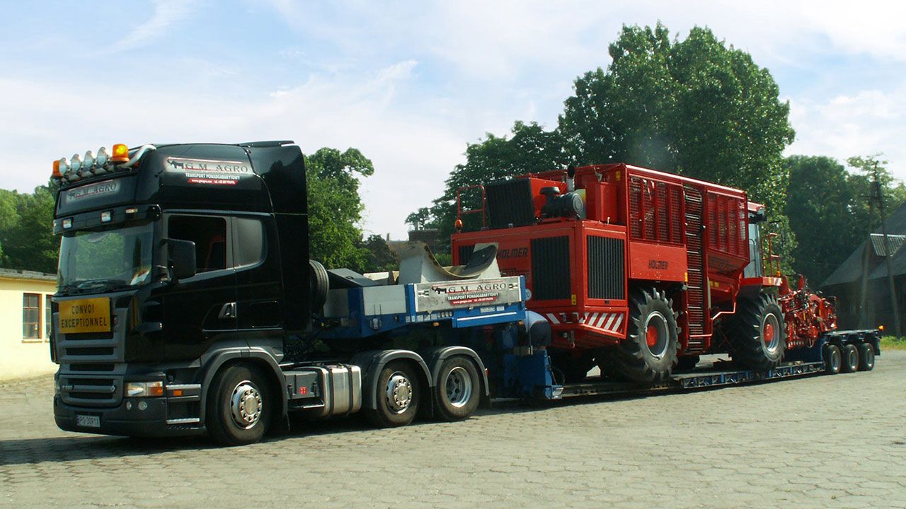 Holmer harvester transport