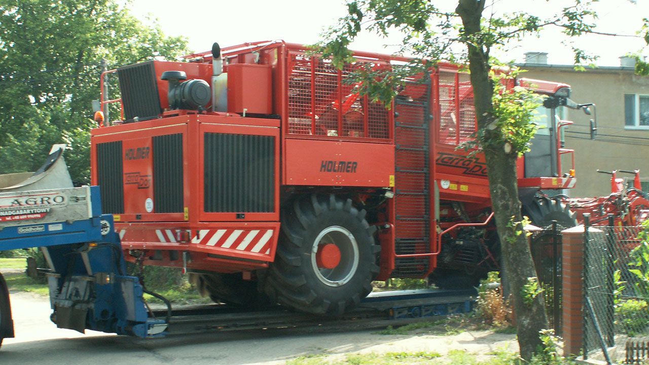 Transport of agricultural machinery