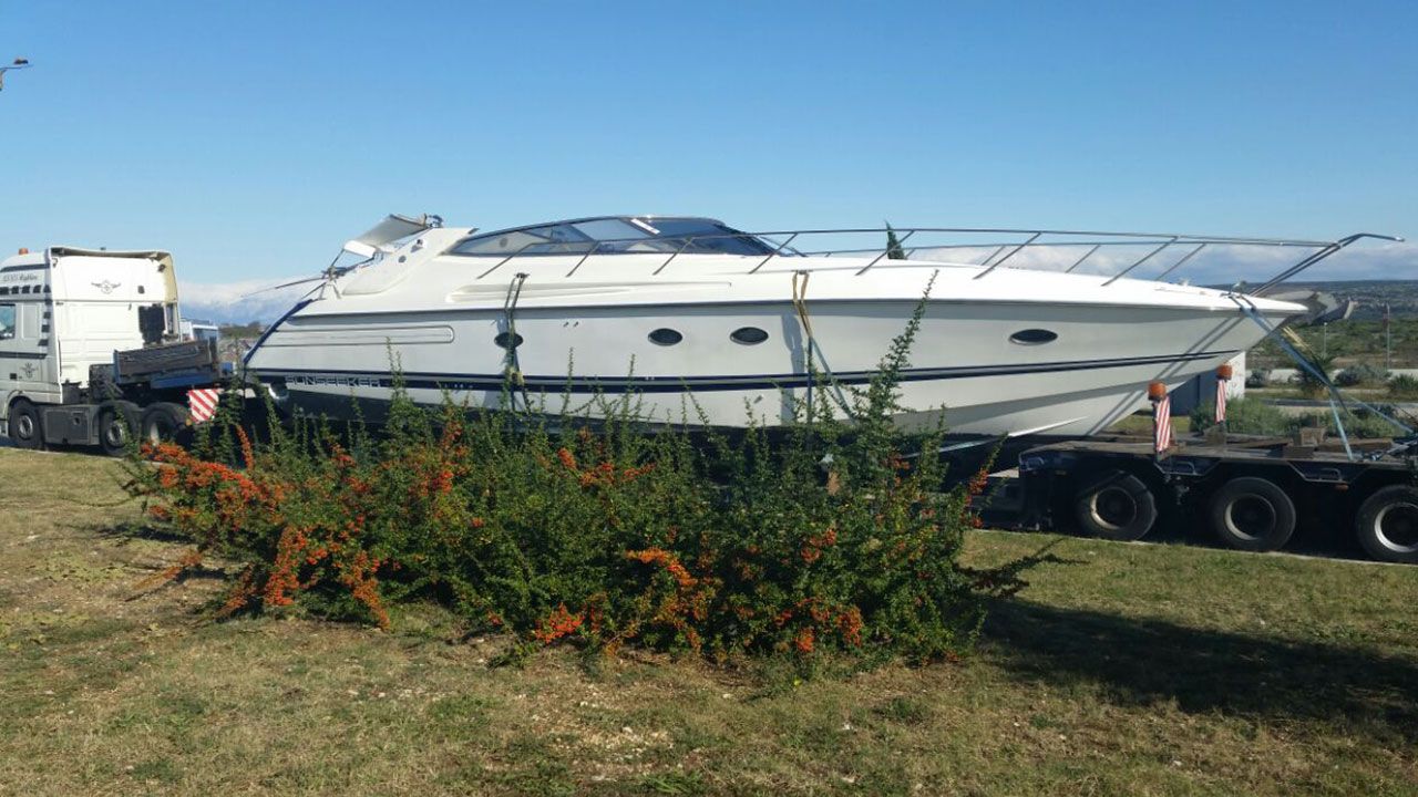 Transport of the Sunseeker 51 Camargue yacht