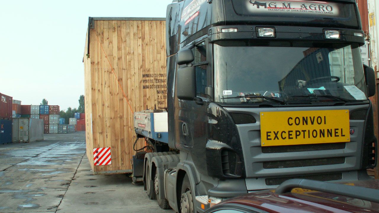 Low loader transport