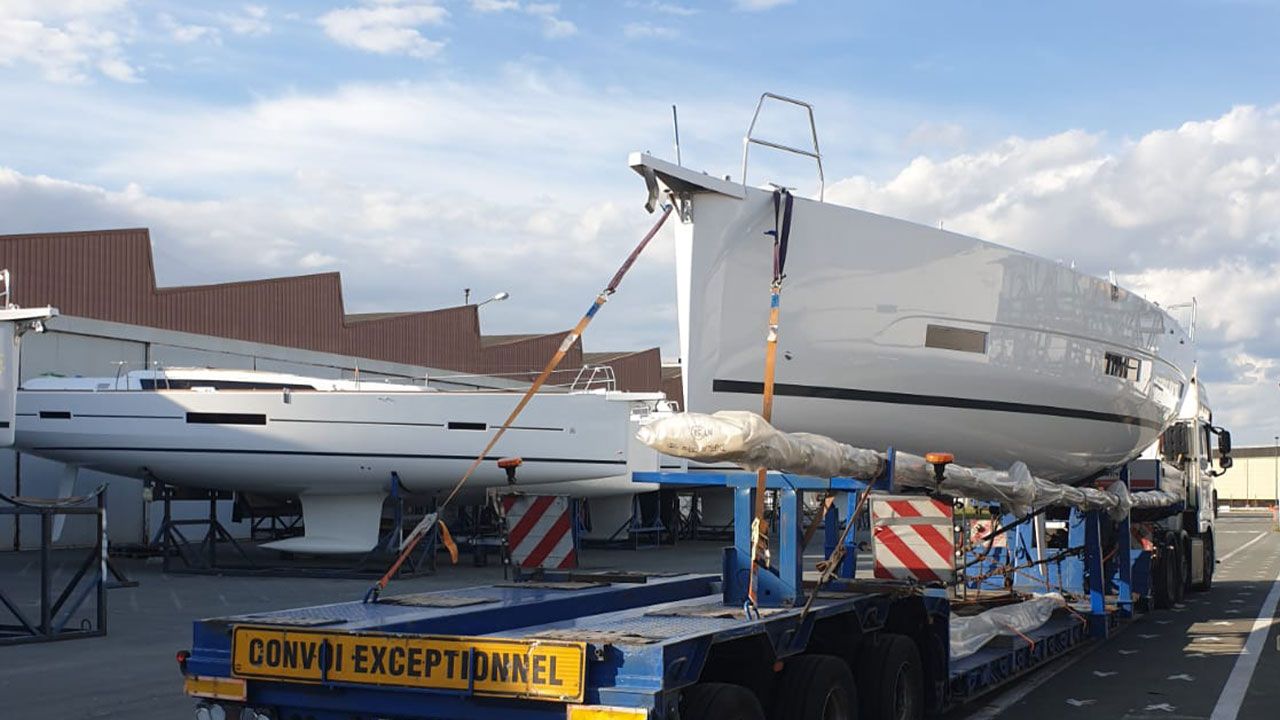 Transport of the Dufour 390 GL yacht 02