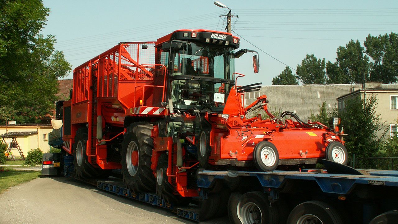 Transport maszyny rolniczej