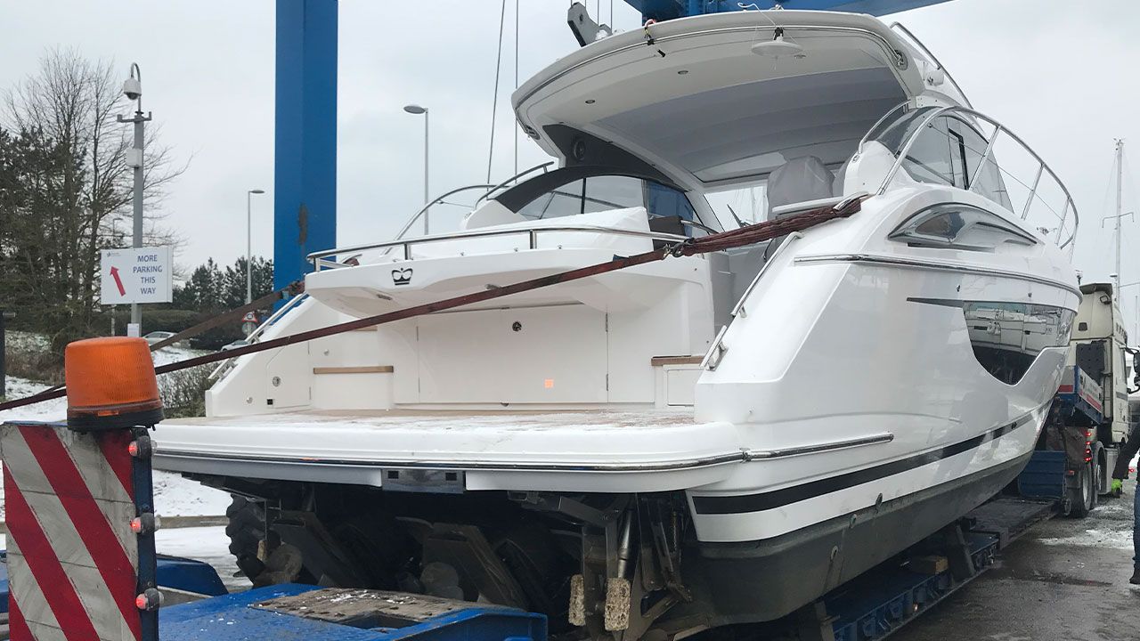 Transport of the Princess V40 yacht 02