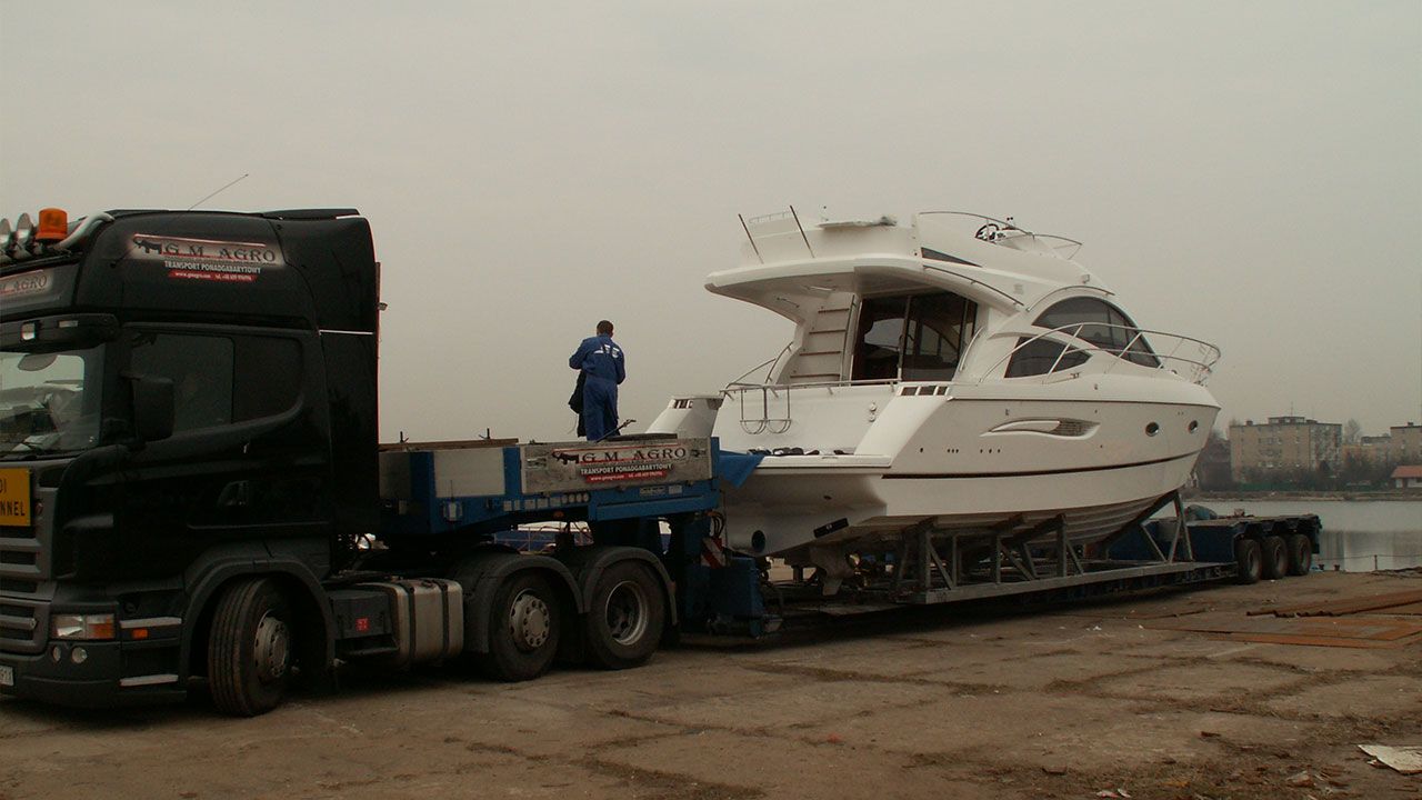 Motor boat transport