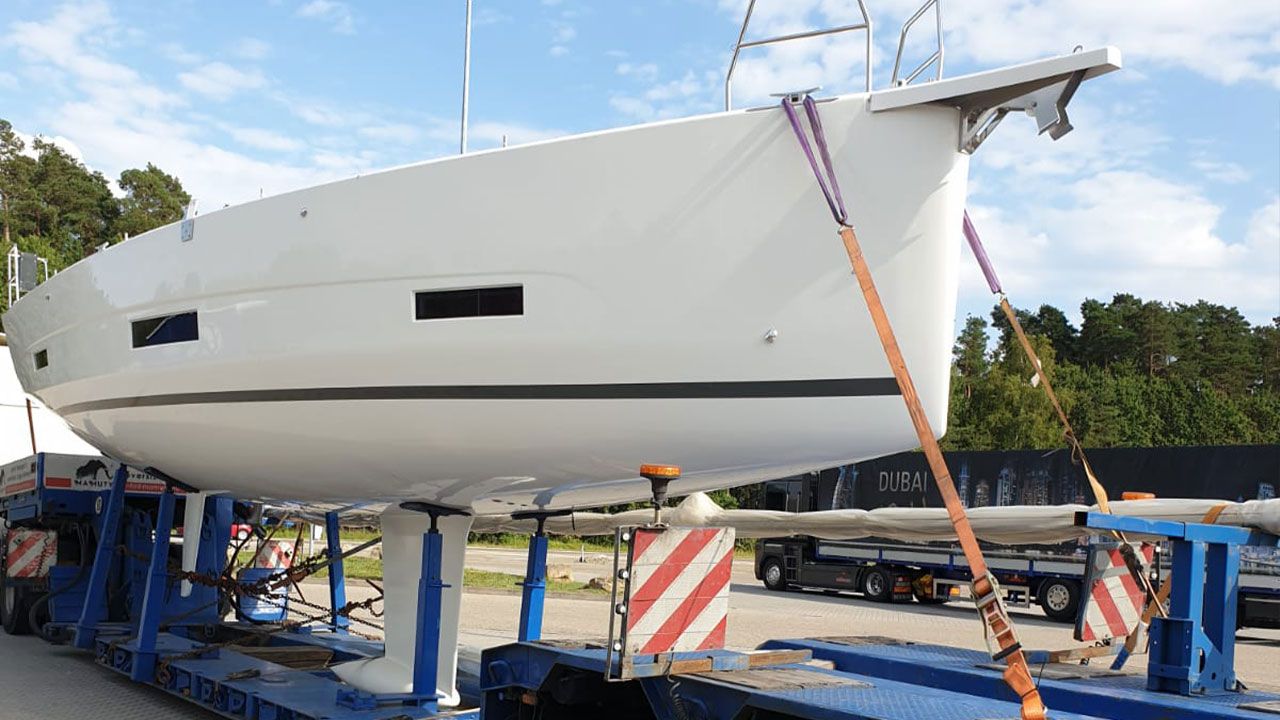 Transport of the Dufour 390 GL yacht 09