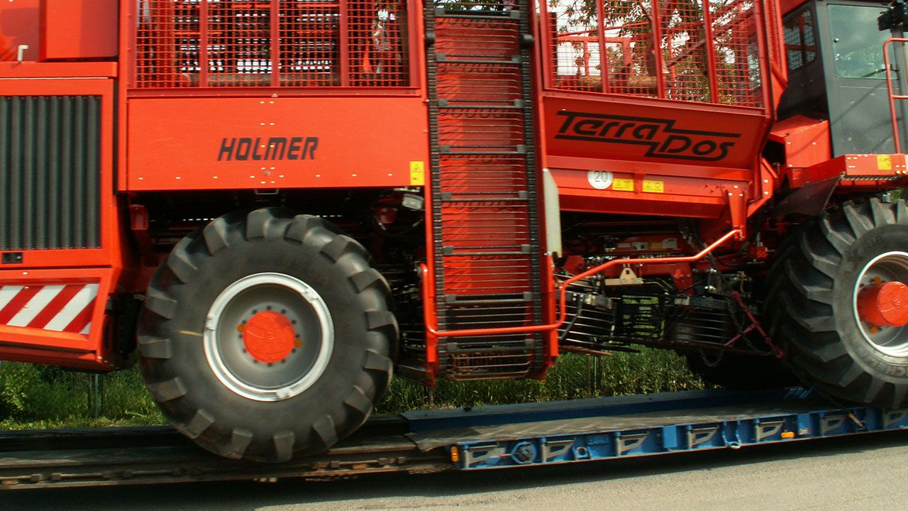Transport of agricultural machinery