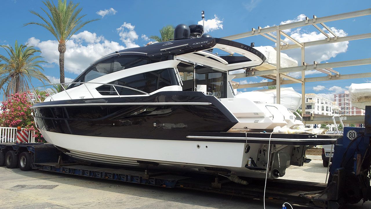 Transport of the Galeon 420 HTC yacht