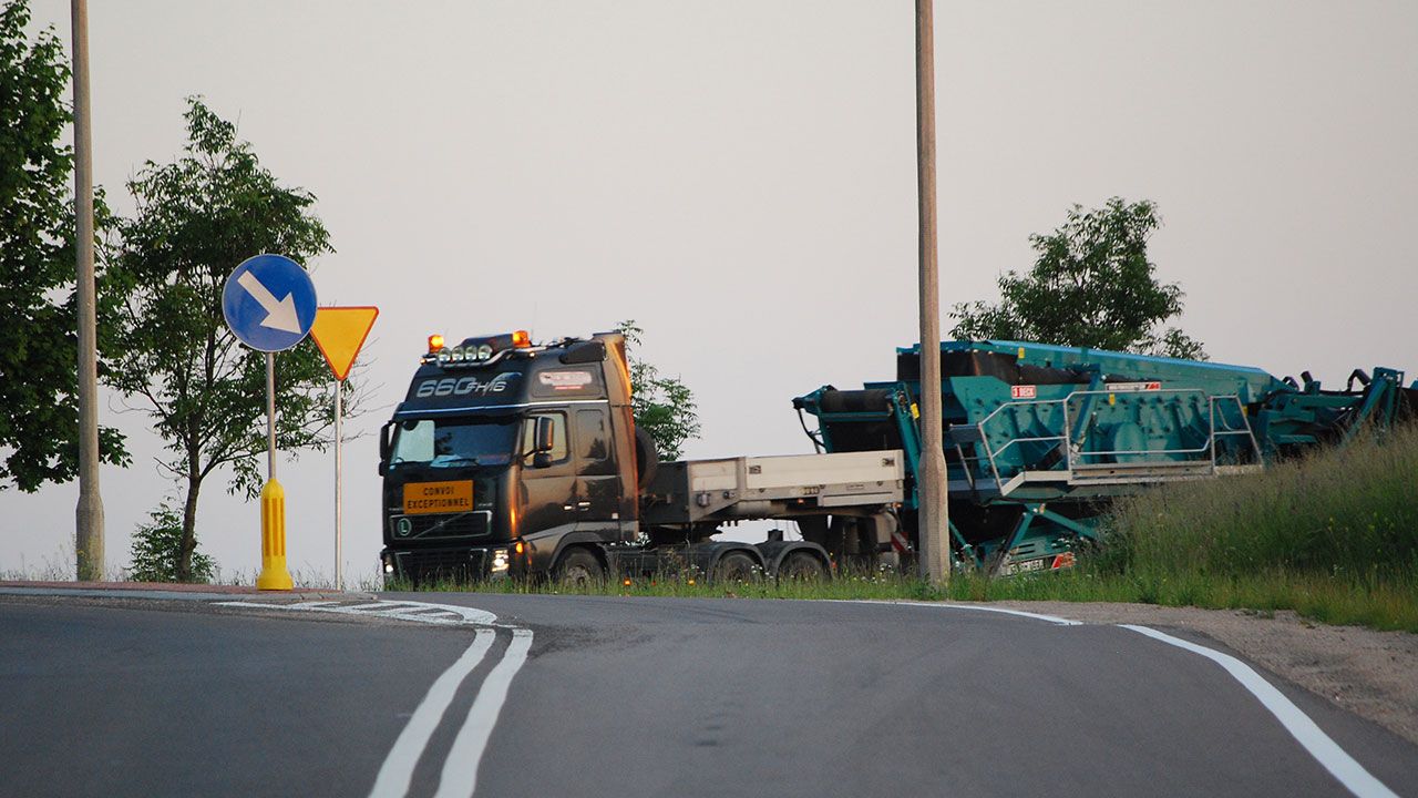 Construction machinery transport