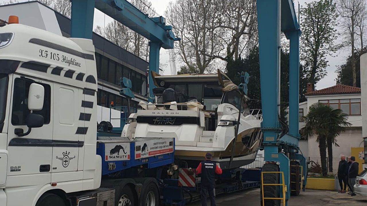 Transport of the Galeon 445 HTS boat 06