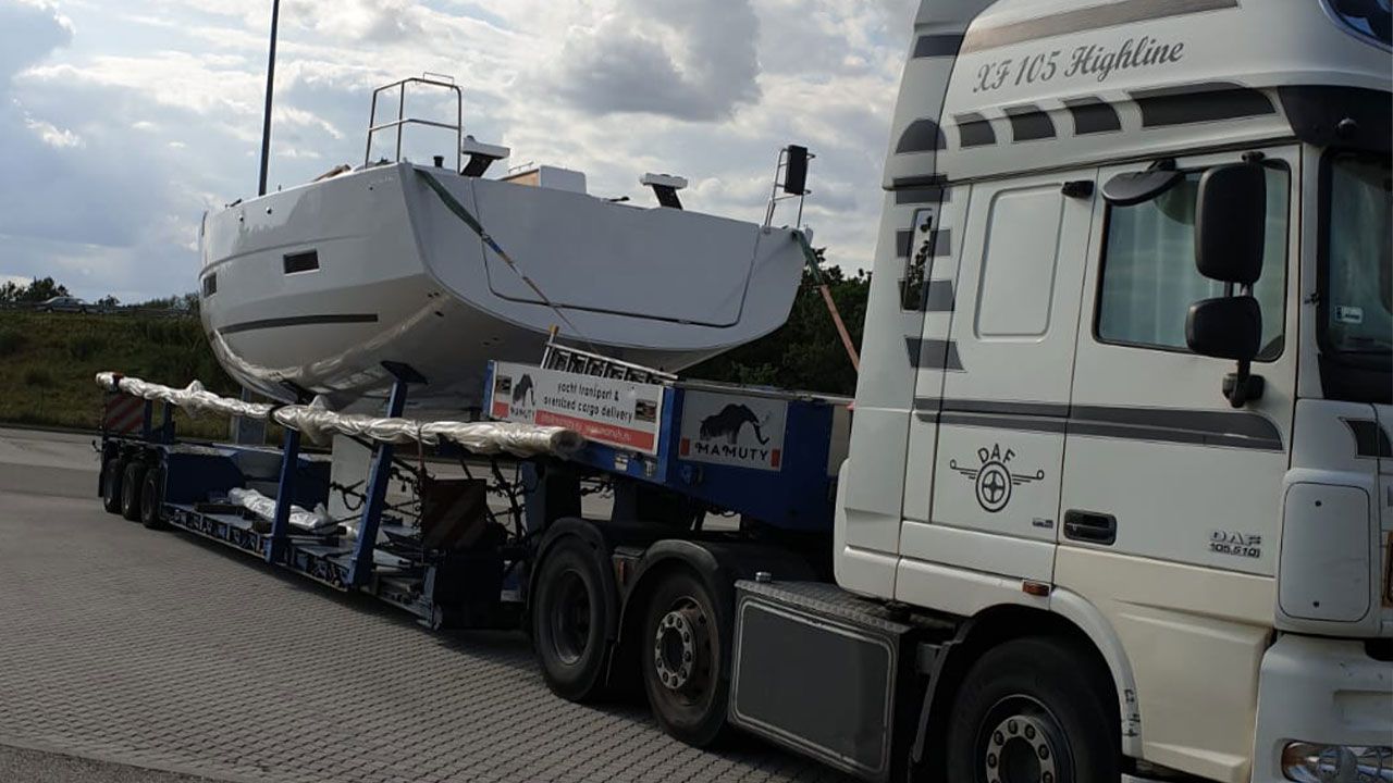 Transport of the Dufour 390 GL yacht 07