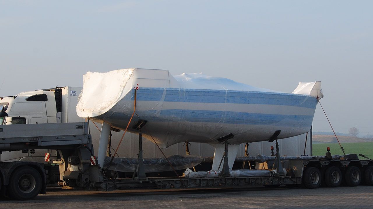 Sailing yacht transport