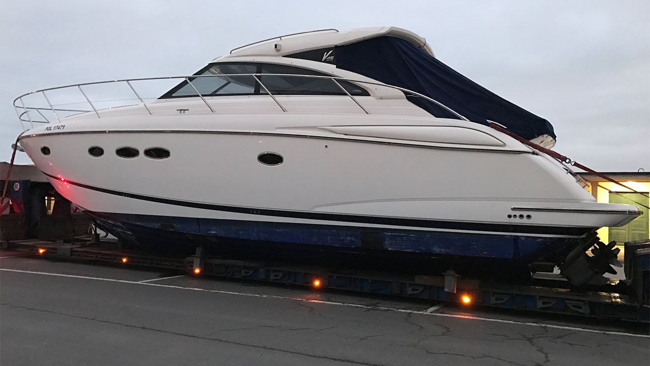 Transport of the Princess V45 yacht