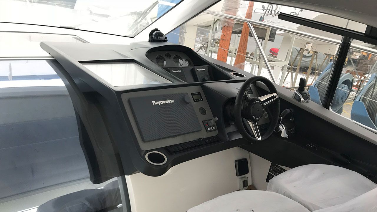 Transport of the Princess V40 yacht 04