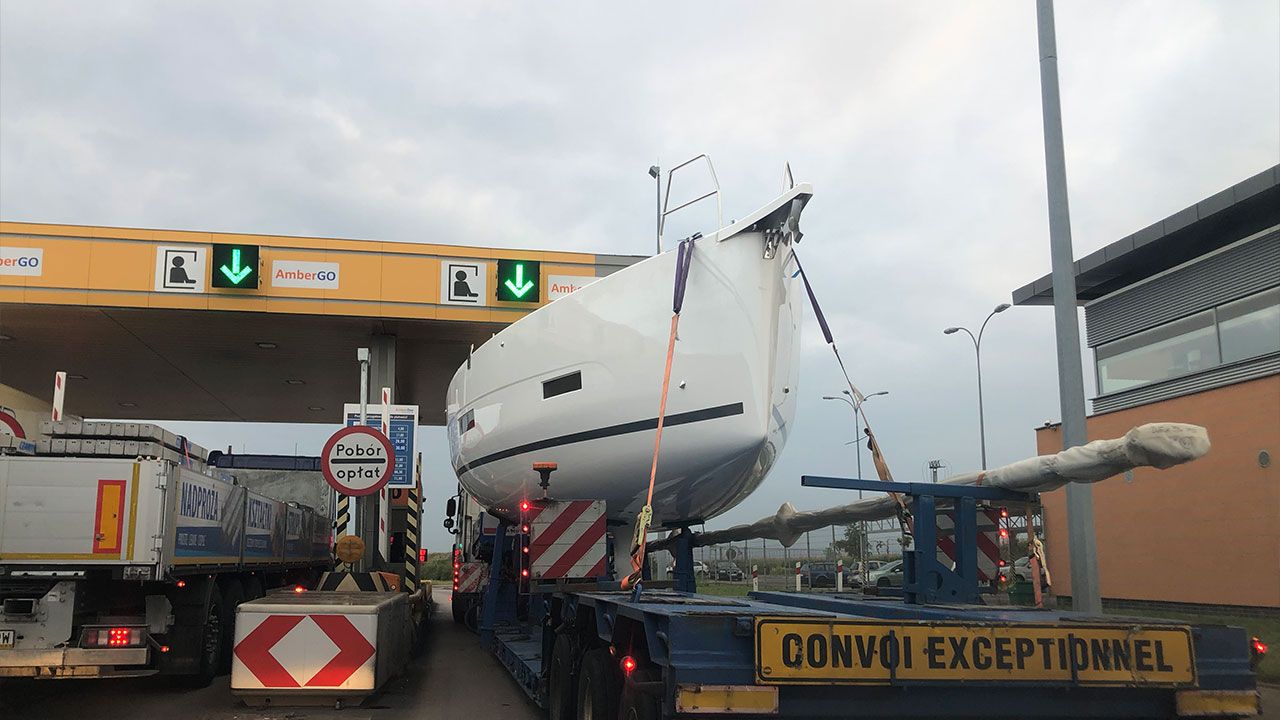 Transport of the Dufour 390 GL yacht 04