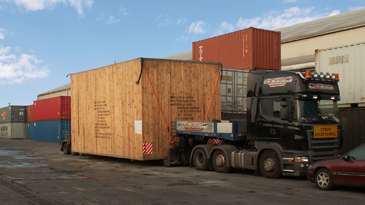 Low loader transport